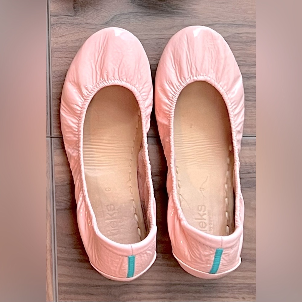 Beautiful, gently used Cotton Candy Pink Tieks in size 9